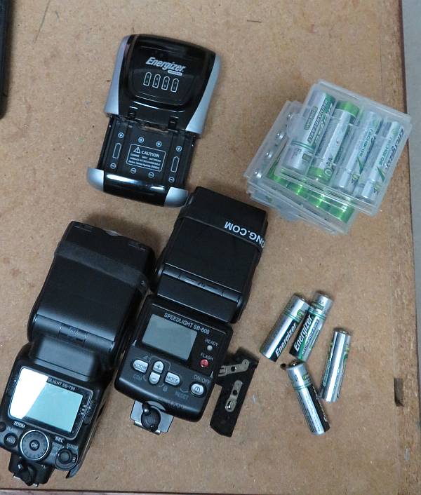 nikon flash units batteries