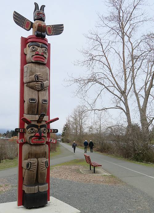 totem pole comox bc